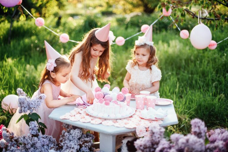 summer-outdoor-kids-birthday-party-group-of-happy-children-celebrating-birthday-in-park